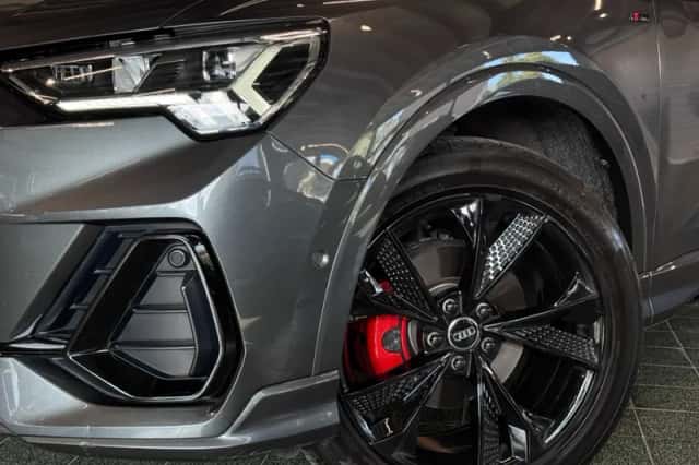 Audi Q3 (2021) thumbnail 5