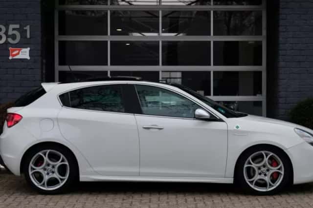 Alfa Romeo Giulietta (2011) thumbnail 5
