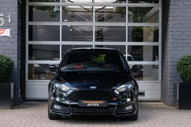 Ford Focus (2017) thumbnail 2
