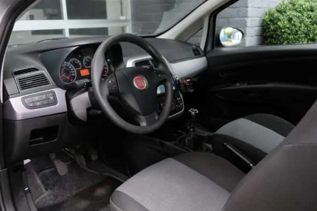 Fiat Grande Punto (2011) thumbnail 6