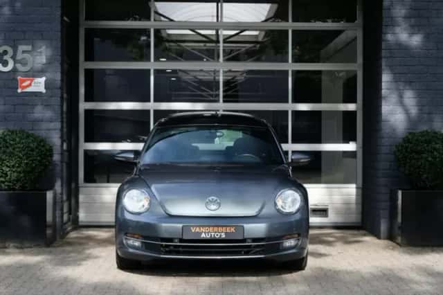 Volkswagen Beetle (2012) thumbnail 2