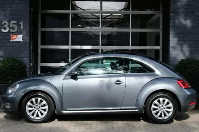 Volkswagen Beetle (2012) thumbnail 3