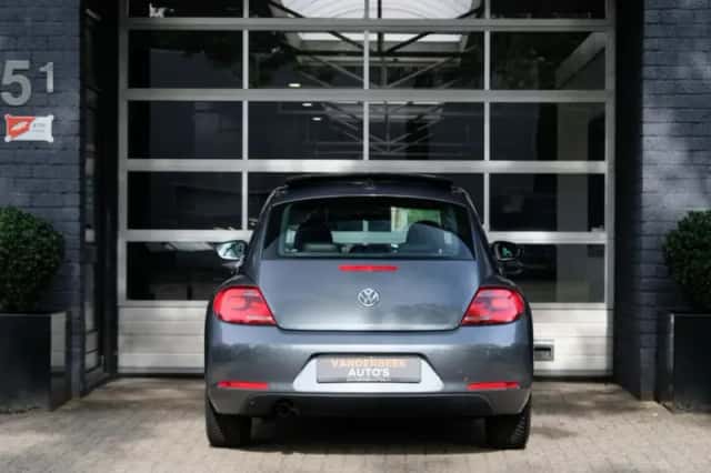 Volkswagen Beetle (2012) thumbnail 4