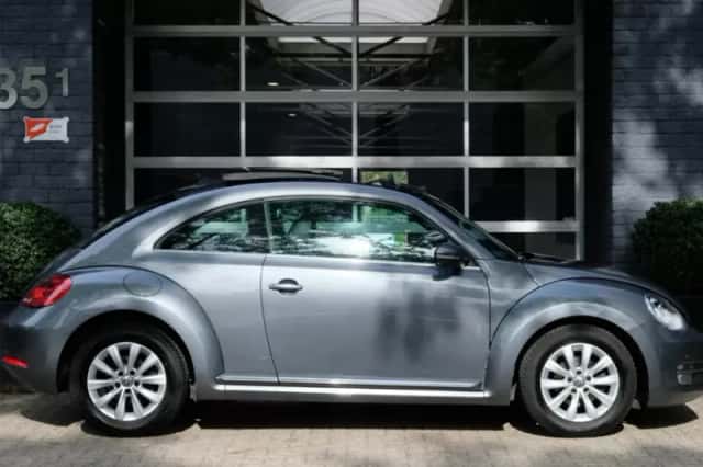 Volkswagen Beetle (2012) thumbnail 5