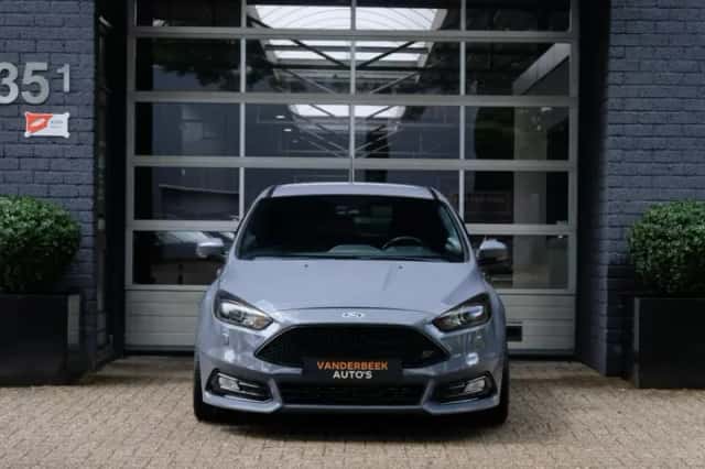 Ford Focus (2015) thumbnail 2