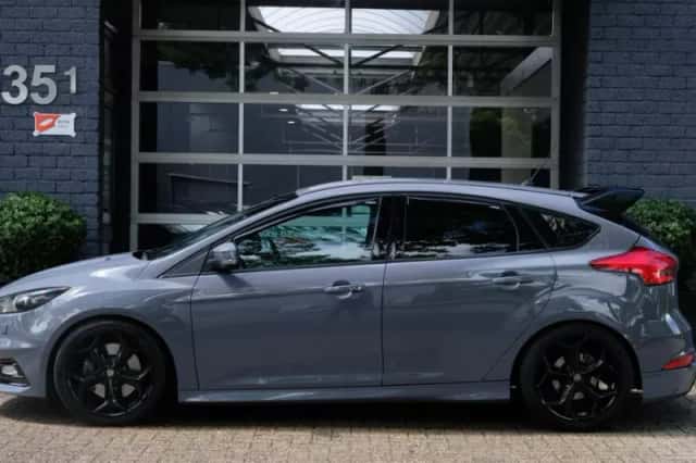 Ford Focus (2015) thumbnail 3