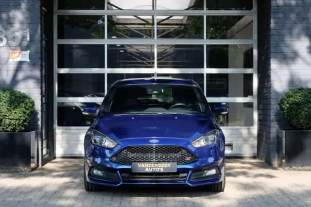 Ford Focus (2015) thumbnail 2