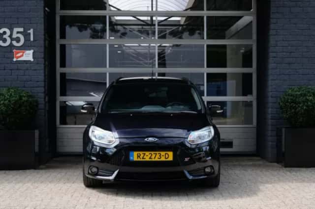 Ford Focus (2012) thumbnail 2