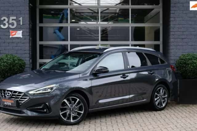 Hyundai i30 (2021) thumbnail 1