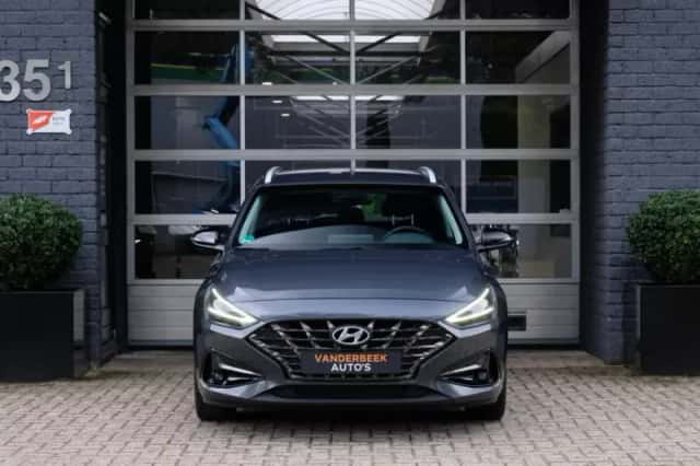 Hyundai i30 (2021) thumbnail 2
