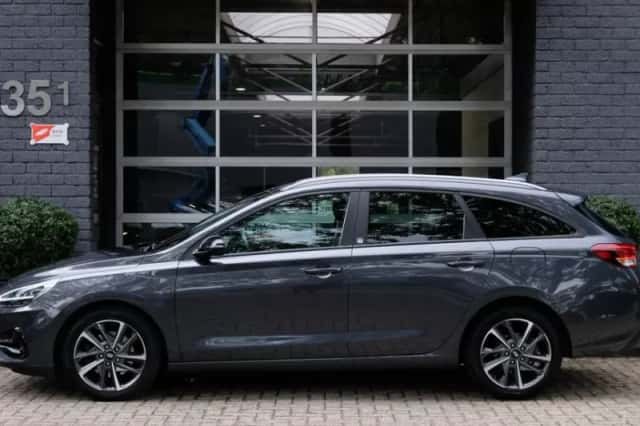 Hyundai i30 (2021) thumbnail 3
