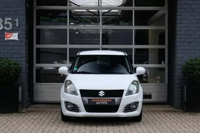 Suzuki Swift (2012) thumbnail 2
