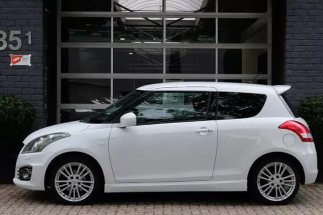 Suzuki Swift (2012) thumbnail 3
