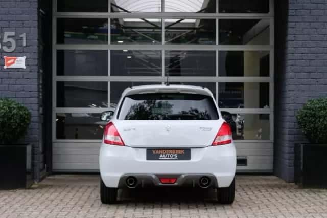 Suzuki Swift (2012) thumbnail 4