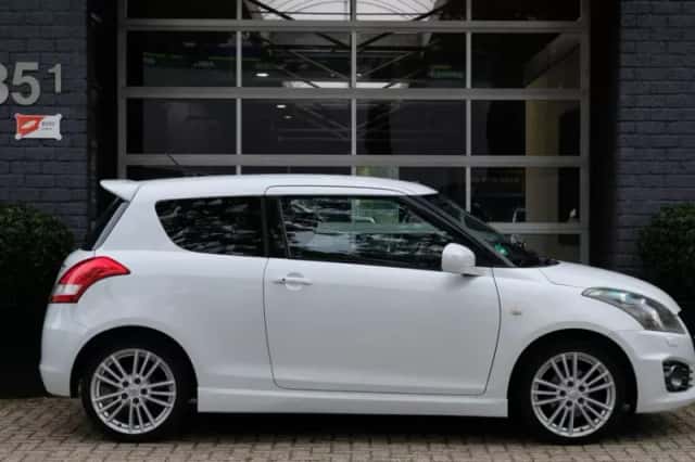 Suzuki Swift (2012) thumbnail 5