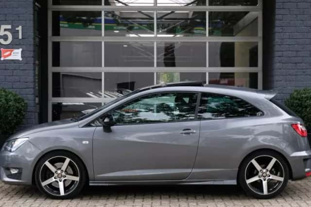 SEAT Ibiza (2016) thumbnail 3
