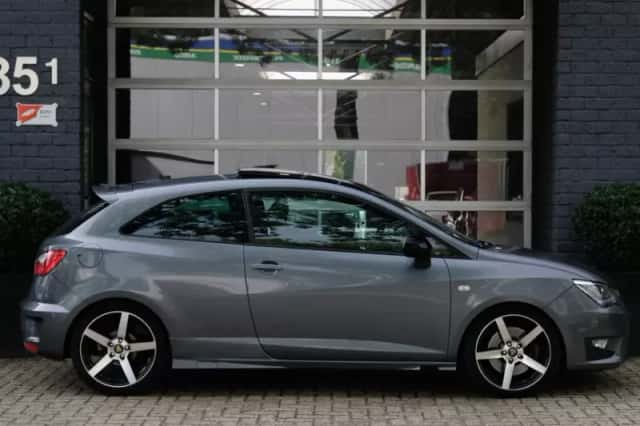SEAT Ibiza (2016) thumbnail 5