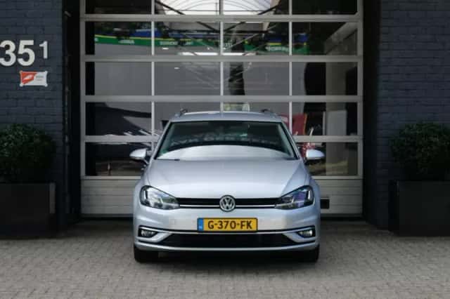 Volkswagen Golf (2019) thumbnail 2