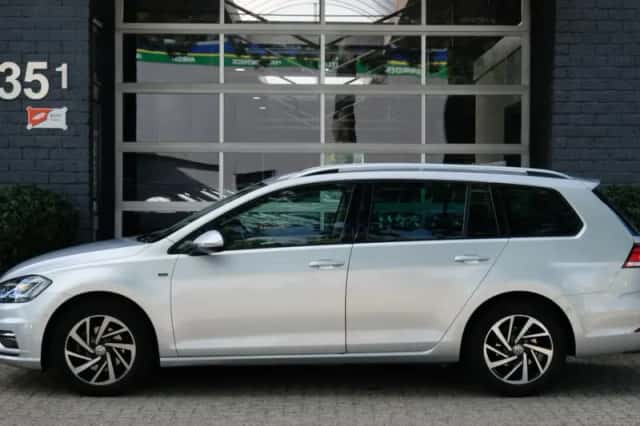 Volkswagen Golf (2019) thumbnail 3