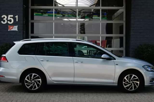 Volkswagen Golf (2019) thumbnail 5