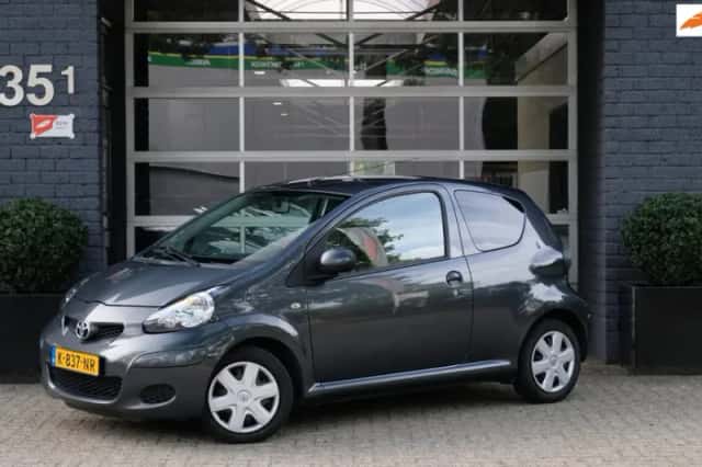 Toyota Aygo (2011) thumbnail 1