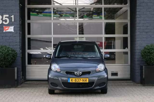 Toyota Aygo (2011) thumbnail 2