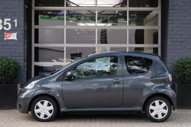 Toyota Aygo (2011) thumbnail 3