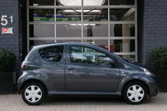 Toyota Aygo (2011) thumbnail 5