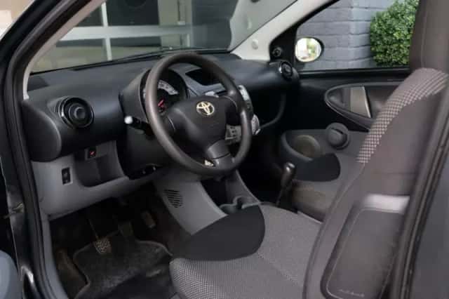 Toyota Aygo (2011) thumbnail 6