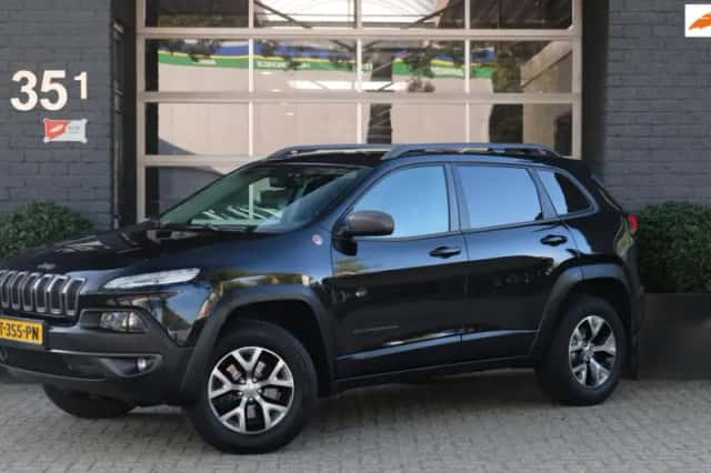 Jeep Cherokee (2015) thumbnail 1