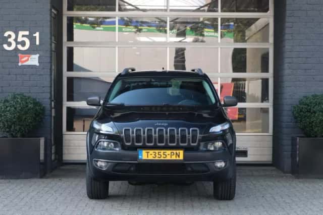 Jeep Cherokee (2015) thumbnail 2