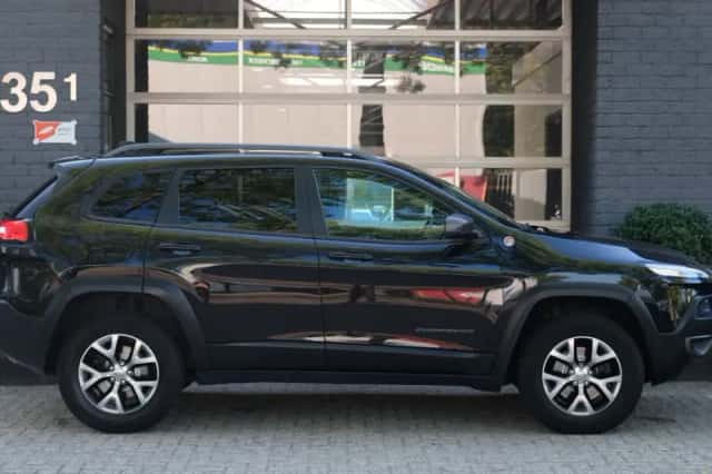Jeep Cherokee (2015) thumbnail 5