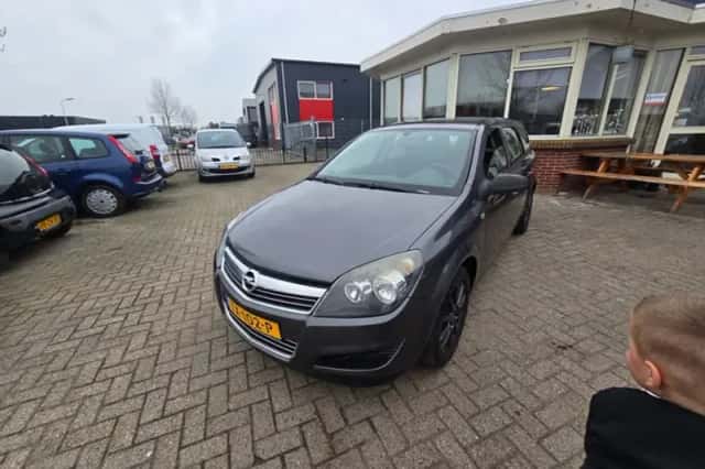 Opel Astra (2009) thumbnail 2