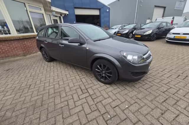 Opel Astra (2009) thumbnail 4
