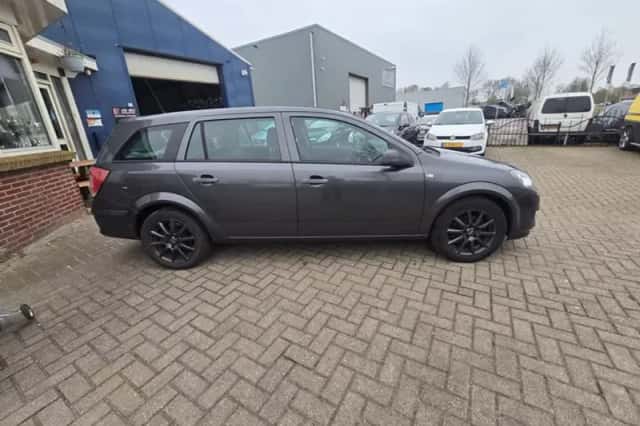 Opel Astra (2009) thumbnail 5