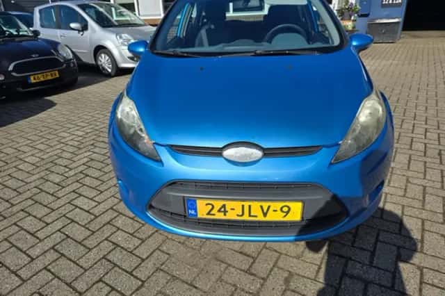 Ford Fiesta (2009) thumbnail 3