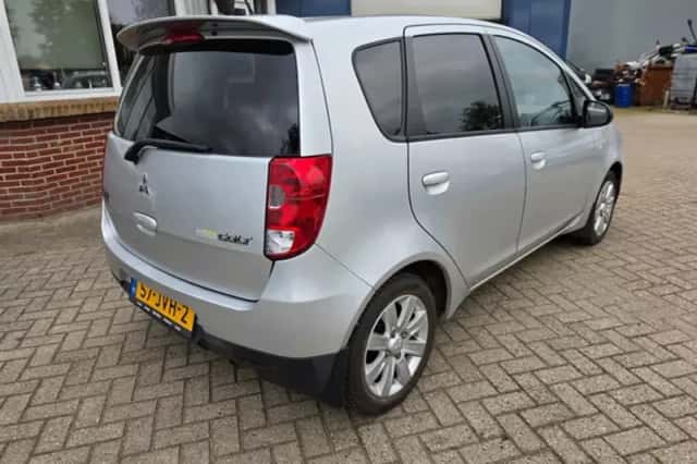 Mitsubishi Colt (2009) thumbnail 3