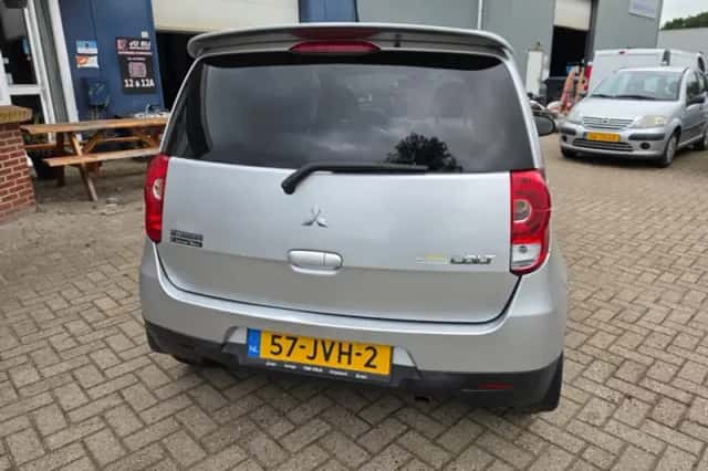 Mitsubishi Colt (2009) thumbnail 4