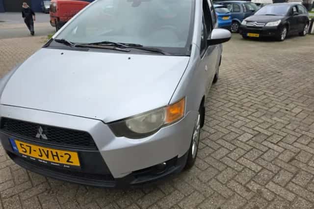 Mitsubishi Colt (2009) thumbnail 5