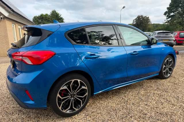 Ford Focus (2021) thumbnail 3