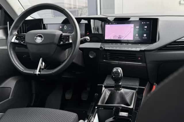 Opel Astra (2023) thumbnail 3