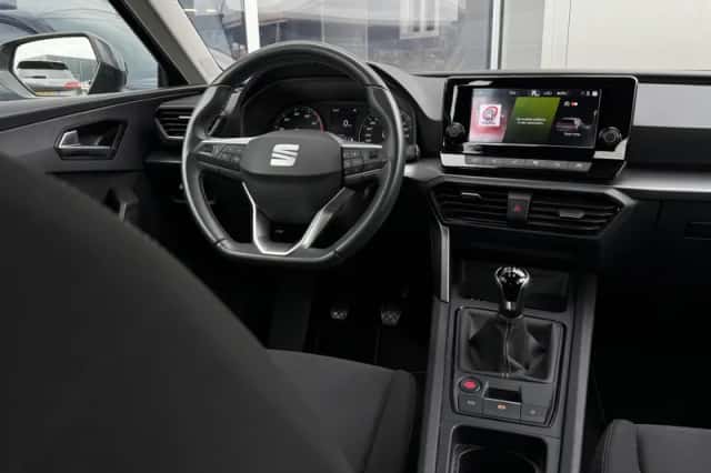 SEAT Leon (2022) thumbnail 3