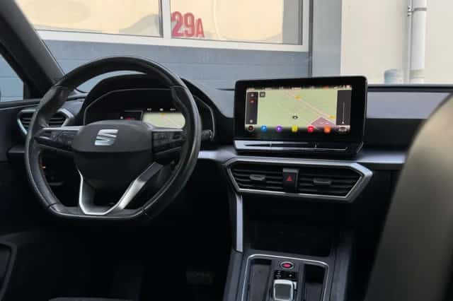 SEAT Leon (2021) thumbnail 3