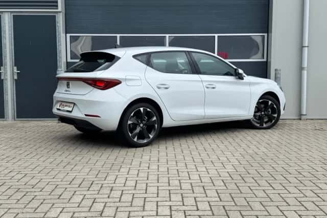 SEAT Leon (2025) thumbnail 2
