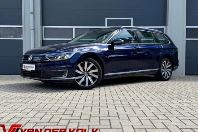Volkswagen Passat (2018) thumbnail 1