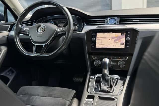 Volkswagen Passat (2018) thumbnail 3