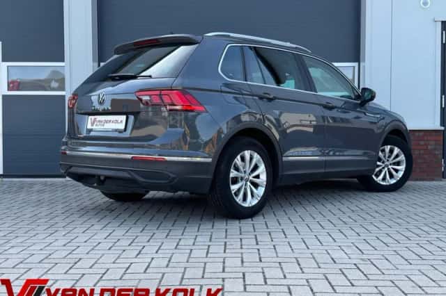 Volkswagen Tiguan (2021) thumbnail 2