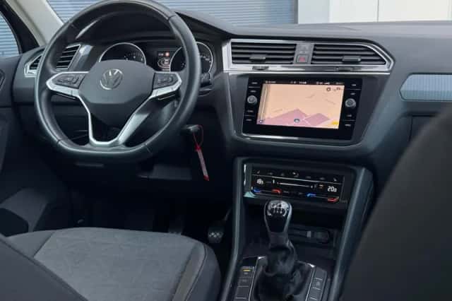Volkswagen Tiguan (2021) thumbnail 3