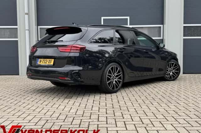 Kia Ceed (2022) thumbnail 2