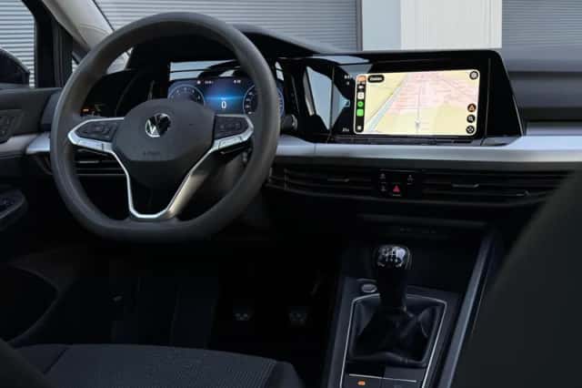 Volkswagen Golf (2022) thumbnail 3